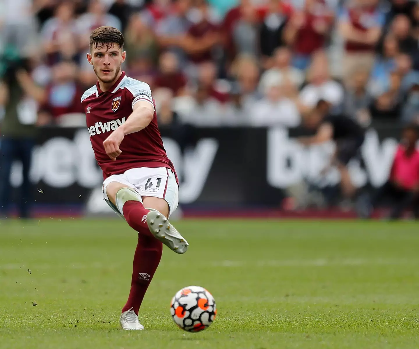 Declan Rice of West Ham United passing the ball into midfield. (Alamy)