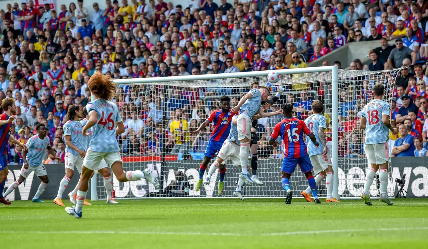 David De Gea punches clear against Crystal Palace |