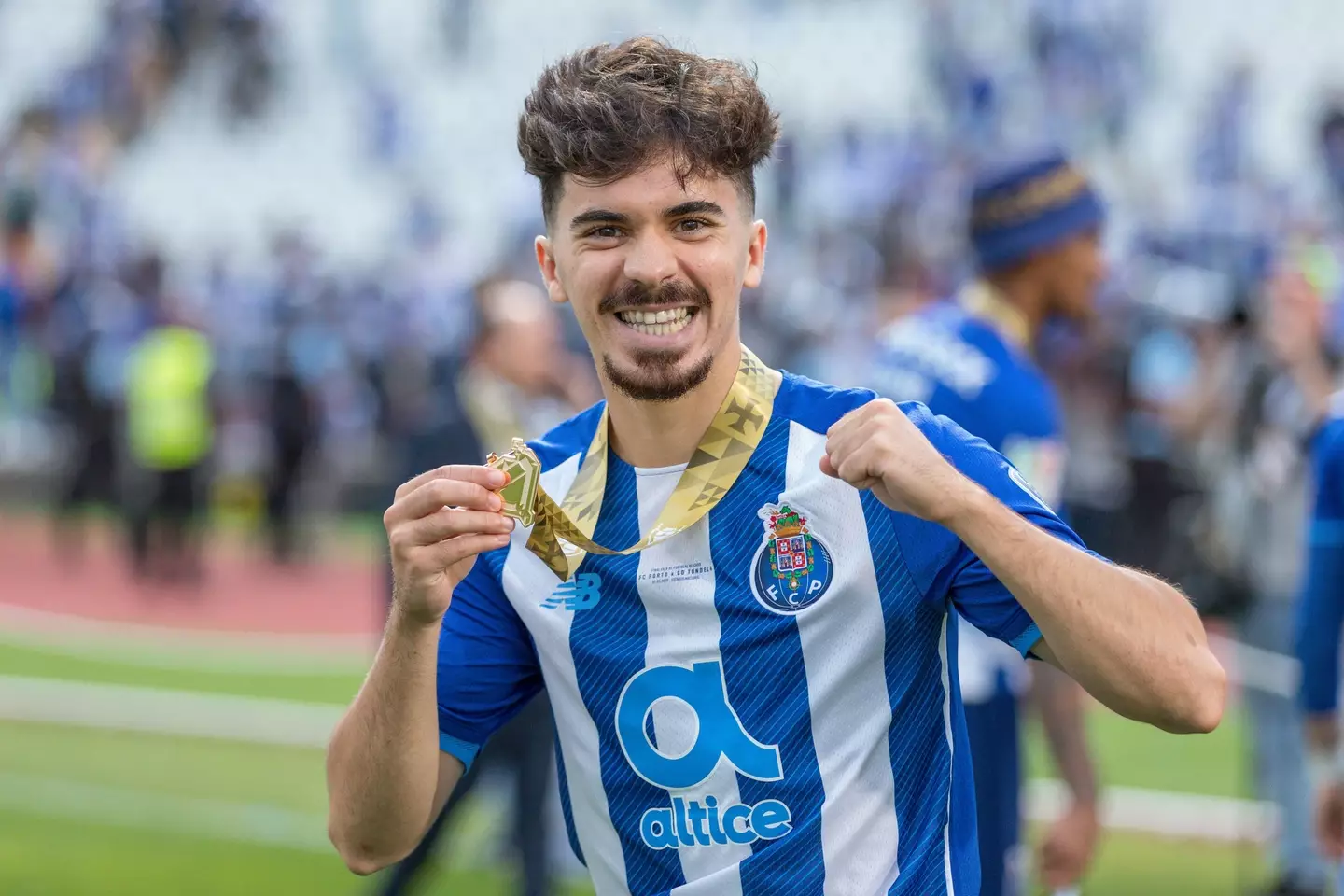 Vitinha celebrating after winning the final of the Portuguese Cup