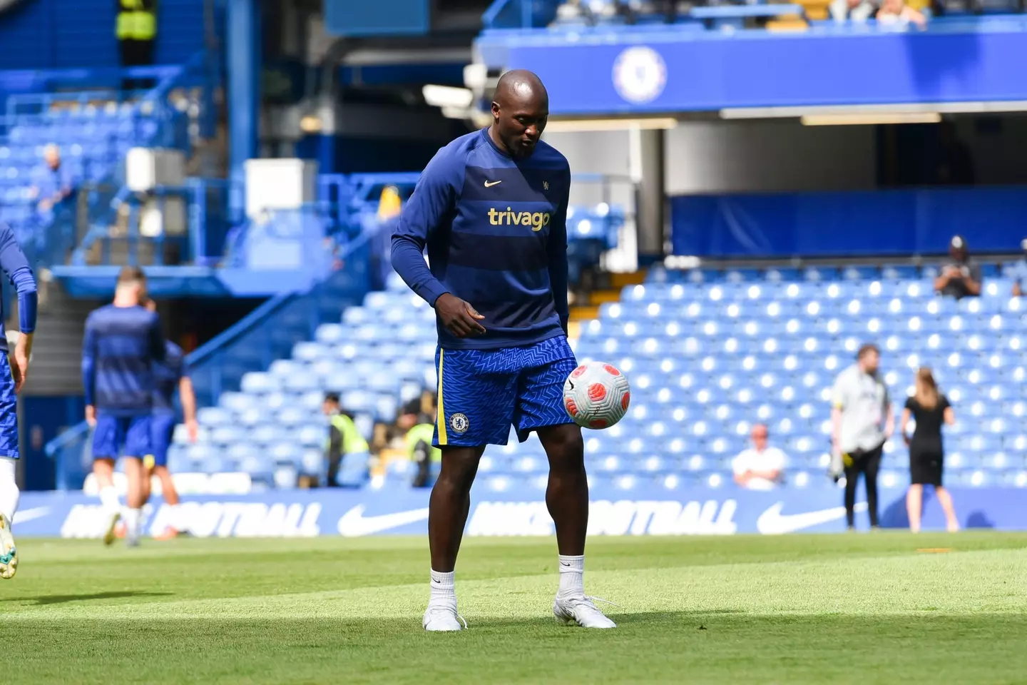 Romelu Lukaku of Chelsea warming up before the Premier League match between Chelsea and Watford at Stamford Bridge. (Alamy)