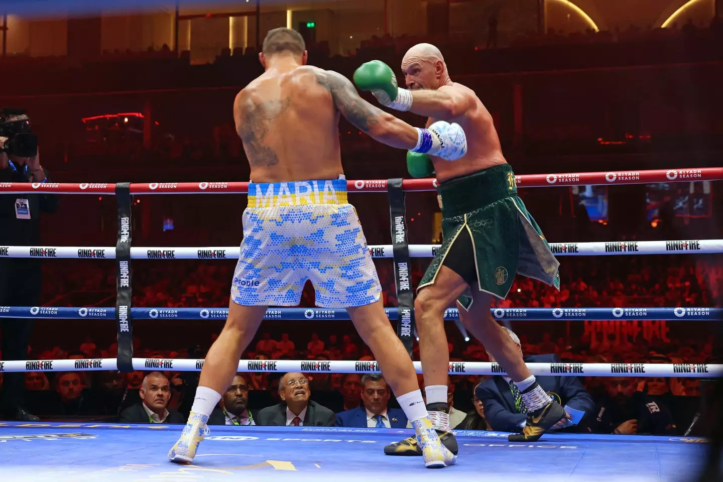 Oleksandr Usyk and Tyson Fury during their undisputed fight. Image: Getty