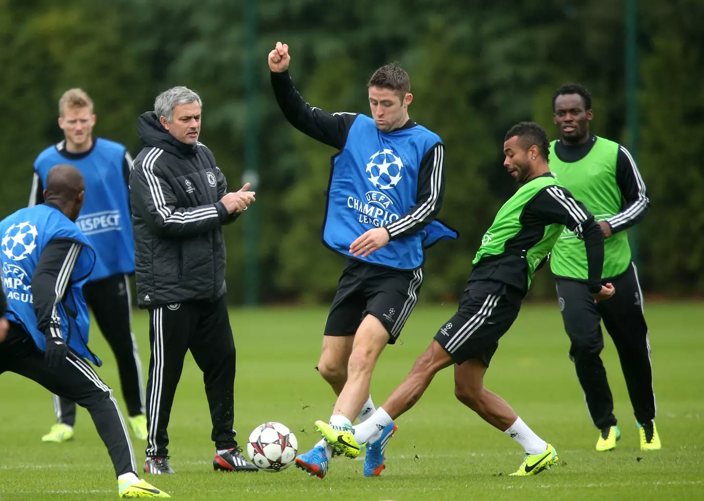 Jose Mourinho watching Gary Cahill in training. (Alamy)