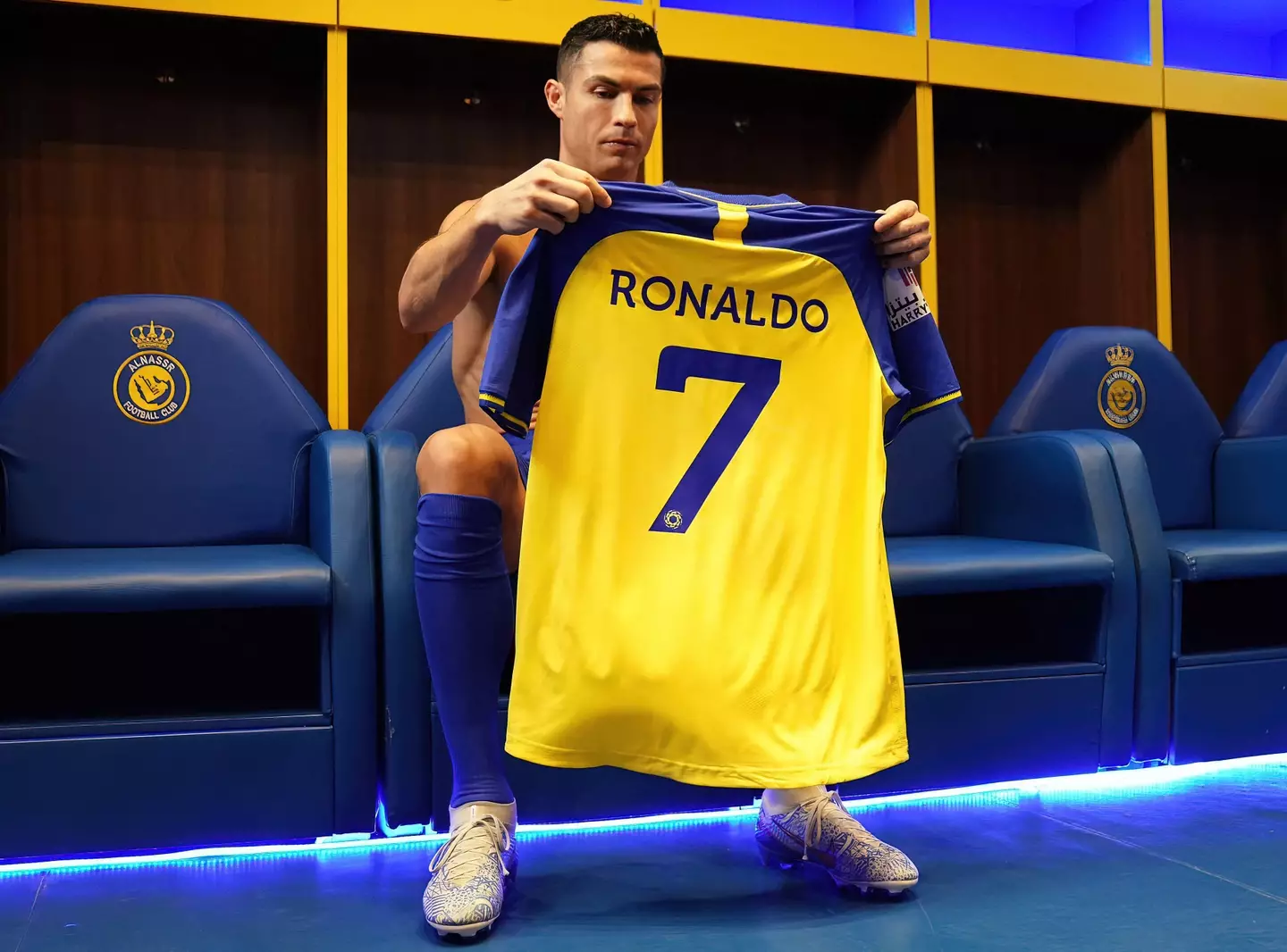 Ronaldo checks out his new shirt. Image: Alamy