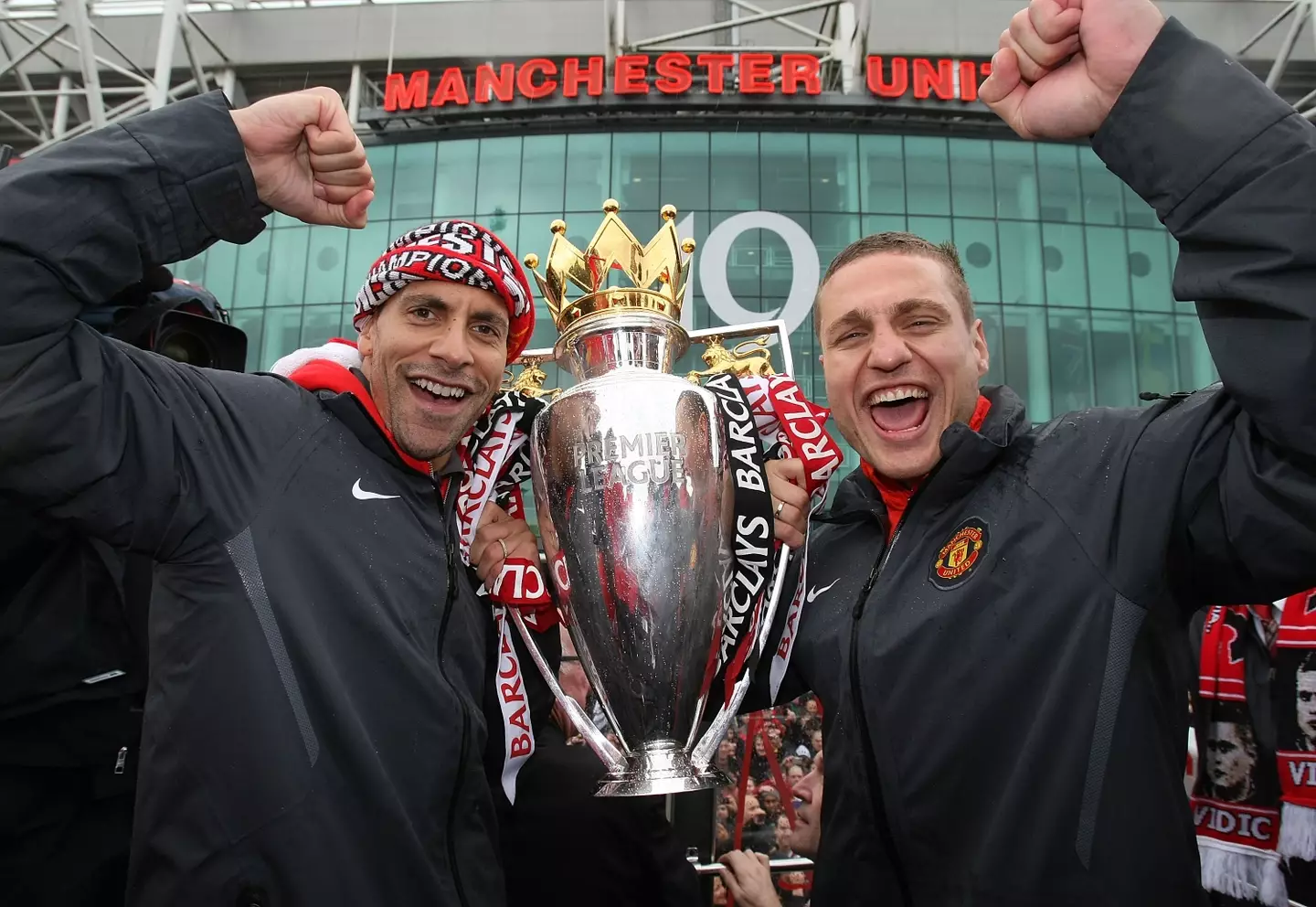 Rio Ferdinand and Nemanja Vidic pose with the Premier League trophy. Image: Getty