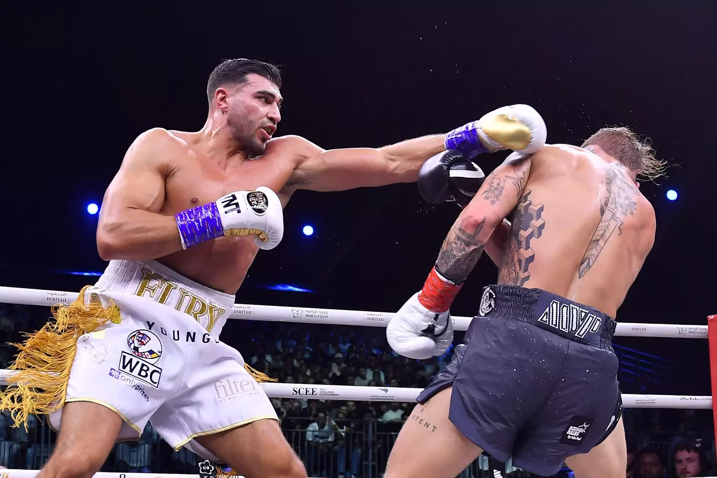 Tommy Fury in action against Jake Paul. Image: Alamy