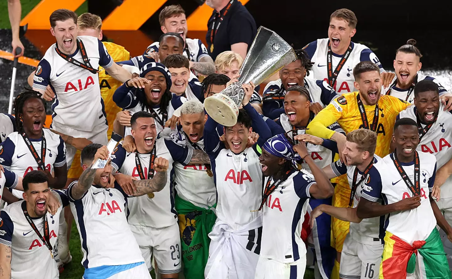 Spurs with the Europa league trophy (Credit:Getty)
