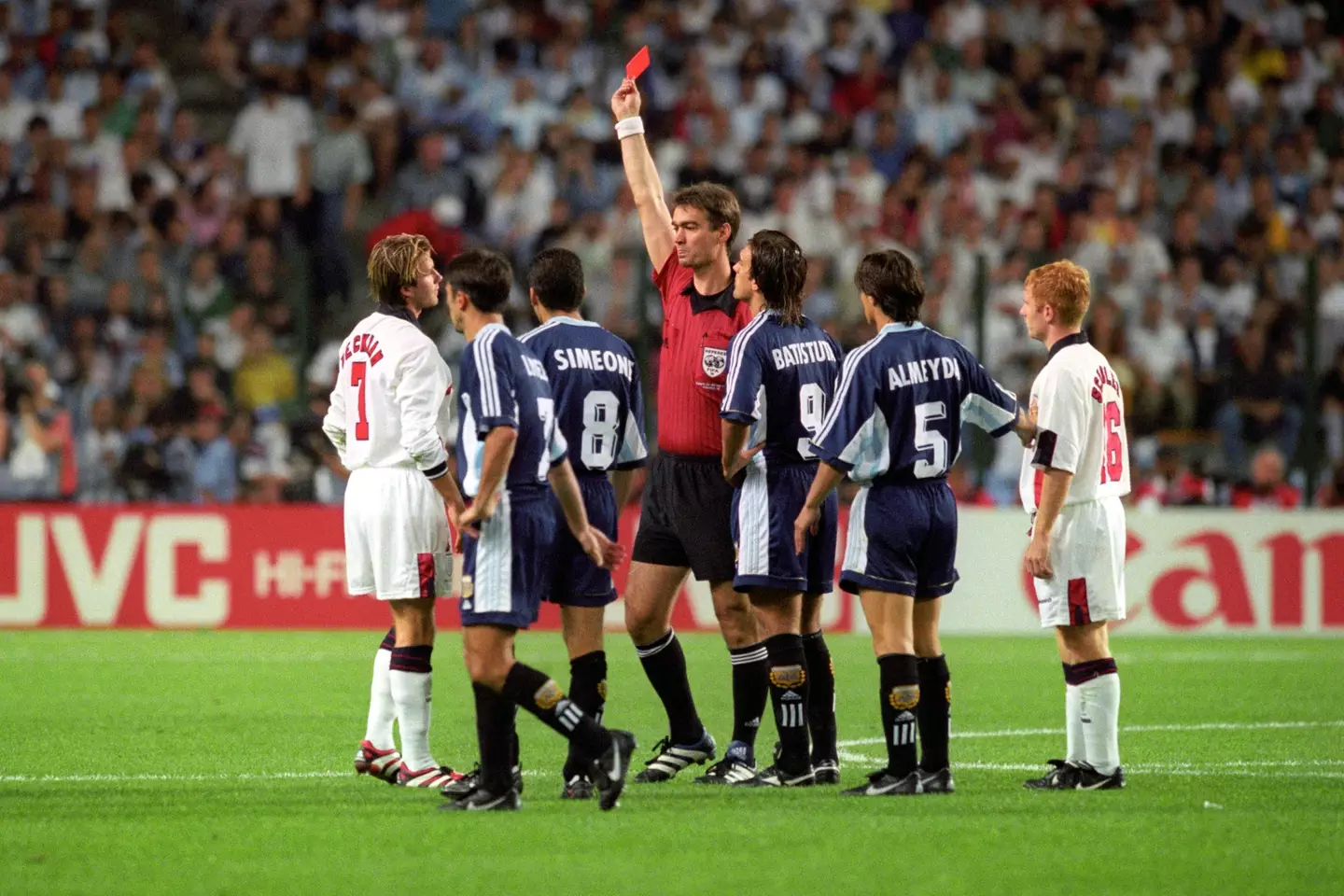 David Beckham is sent off against Argentina in the 1998 World Cup round-of-16 fixture against Argentina. (Alamy)