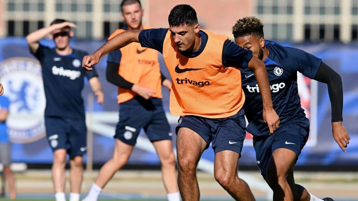 Armando Broja on the ball as Reece James runs after him. (Chelsea FC)