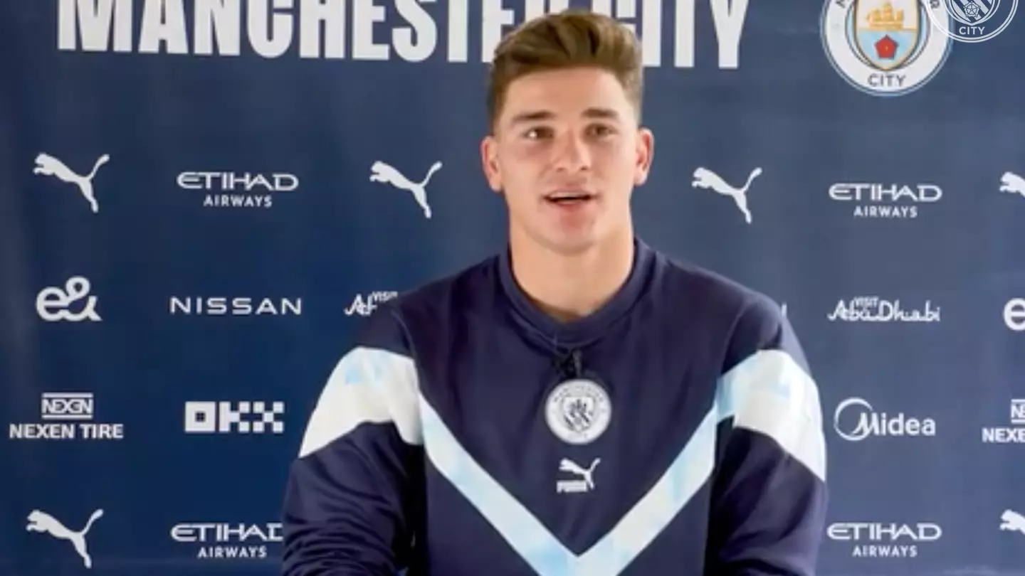 Manchester City sign Julian Alvarez