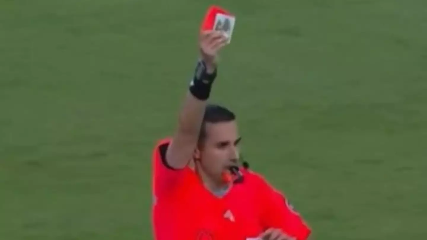 Club World Cup referee shows never-before-seen 'Prayer card' during match as real reason explained