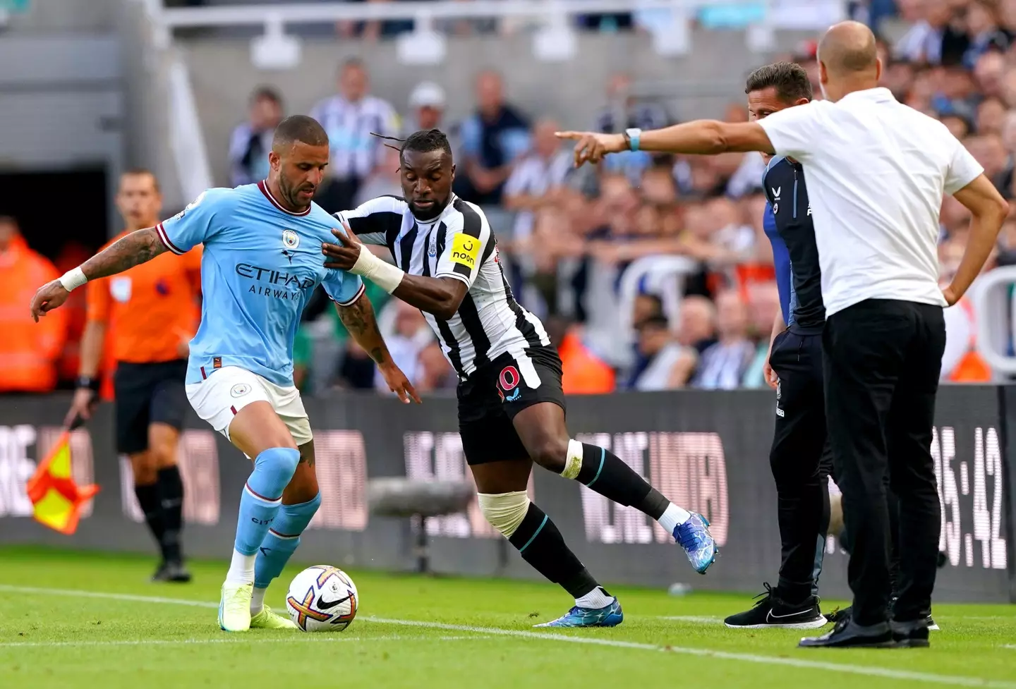 Kyle Walker challenges Allan Saint-Maximin. (PA Images / Alamy)