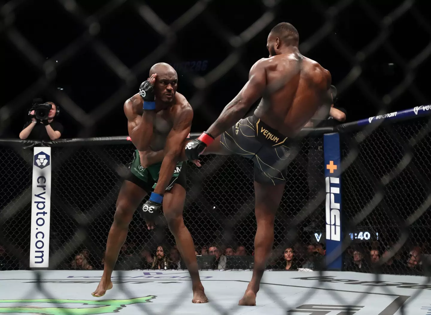 Leon Edwards in action at UFC 286. Image: Alamy