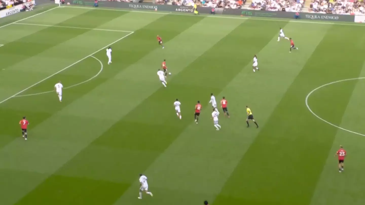 Gary Neville says he 'doesn't like' new Premier League rule as it comes into play during Fulham vs Man Utd