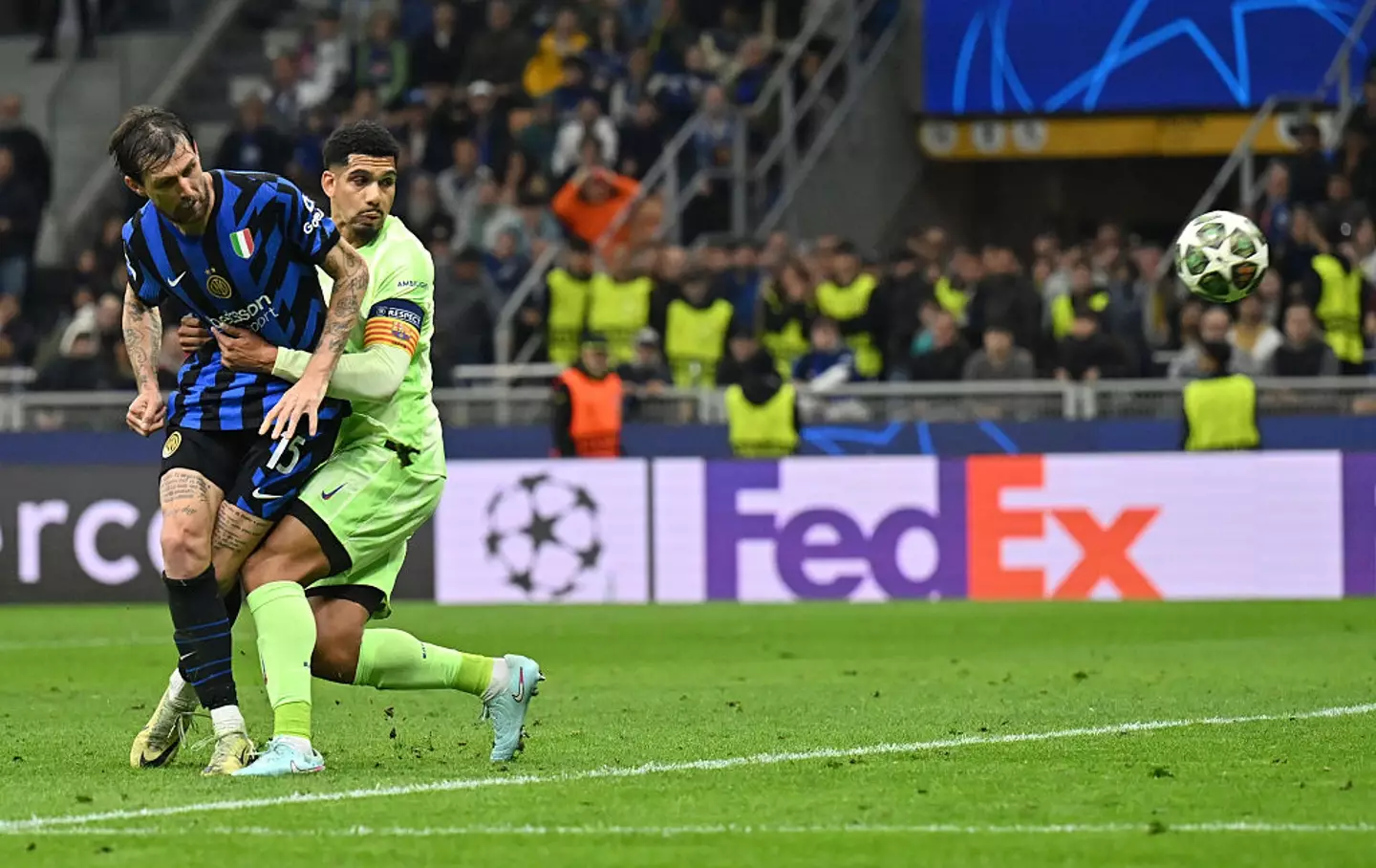 Barcelona fans have turned on Ronald Araujo after their Champions League semi-final loss to Barcelona. (Image: Getty)