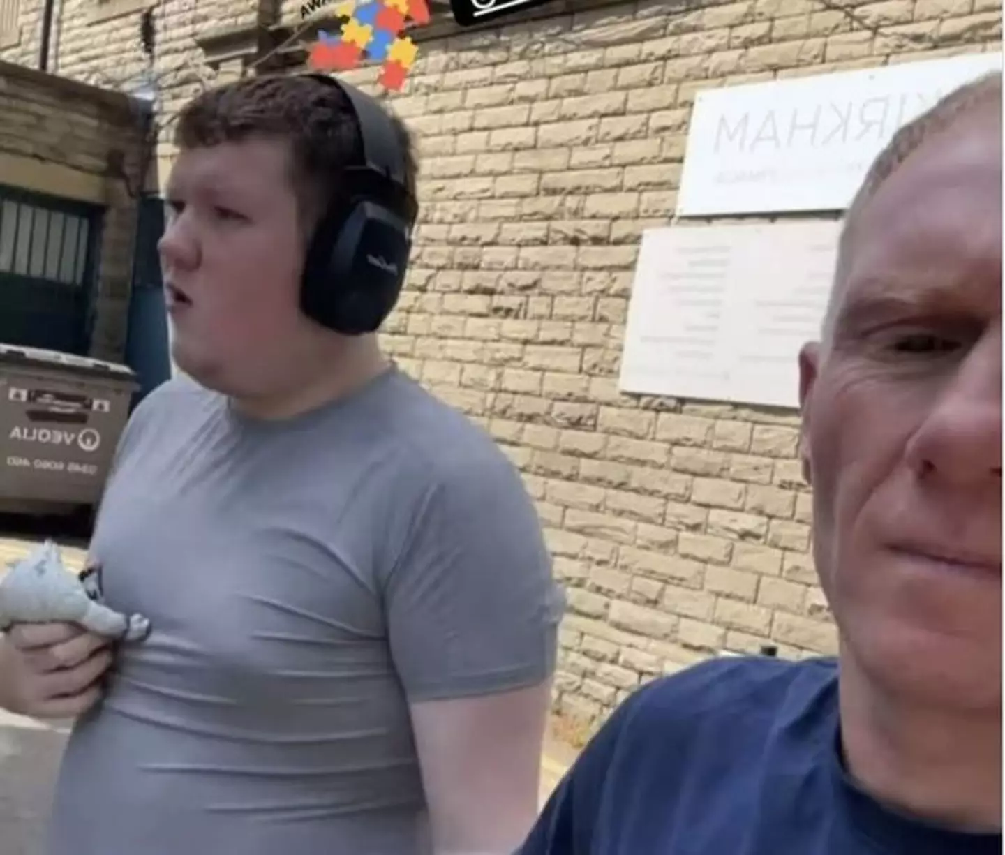 AMAZING FATHER: Manchester United legend Paul Scholes moved the football world when he announced he would be pausing his career as a commentator to focus on his autistic son. Scholes shared tearfully: “I used to live for football, but now my heart belongs to my son.” This fatherly decision has moved fans around the world to tears… Paul Scholes Opens Up On Son Having Autism As He Quits Football Punditry