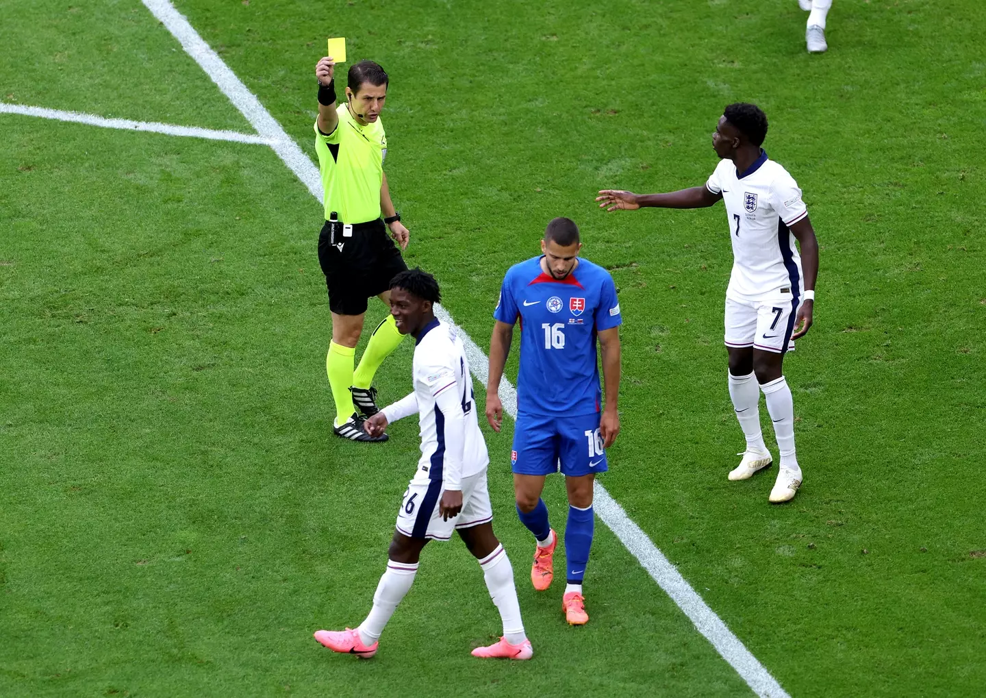 Referee shows Kobbie Mainoo a yellow card. Image: Getty