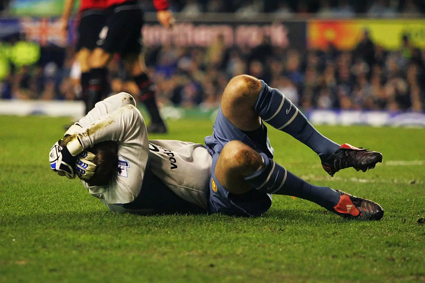 Man Utd goalkeeper Roy Carroll was struck with by object thrown from Everton fans (Credit:Getty)