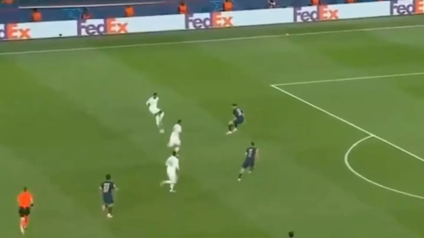 Commentator spotted what Marcus Rashford was doing during Aston Villa’s 3-1 defeat to PSG and it’s got fans concerned