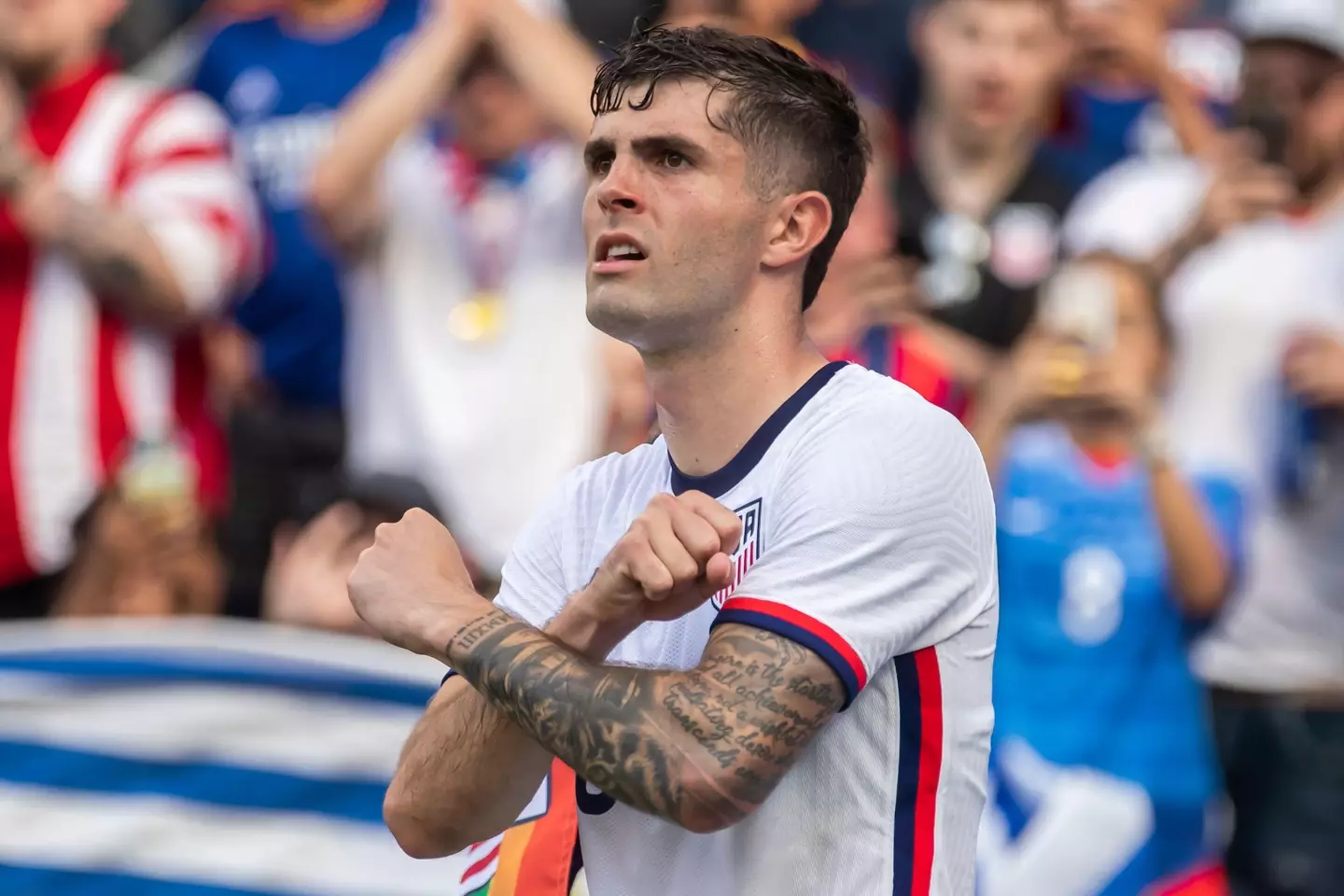 United States and Chelsea forward Christian Pulisic prepares for a corner kick during the match between the USMNT and Uruguay. (Alamy)