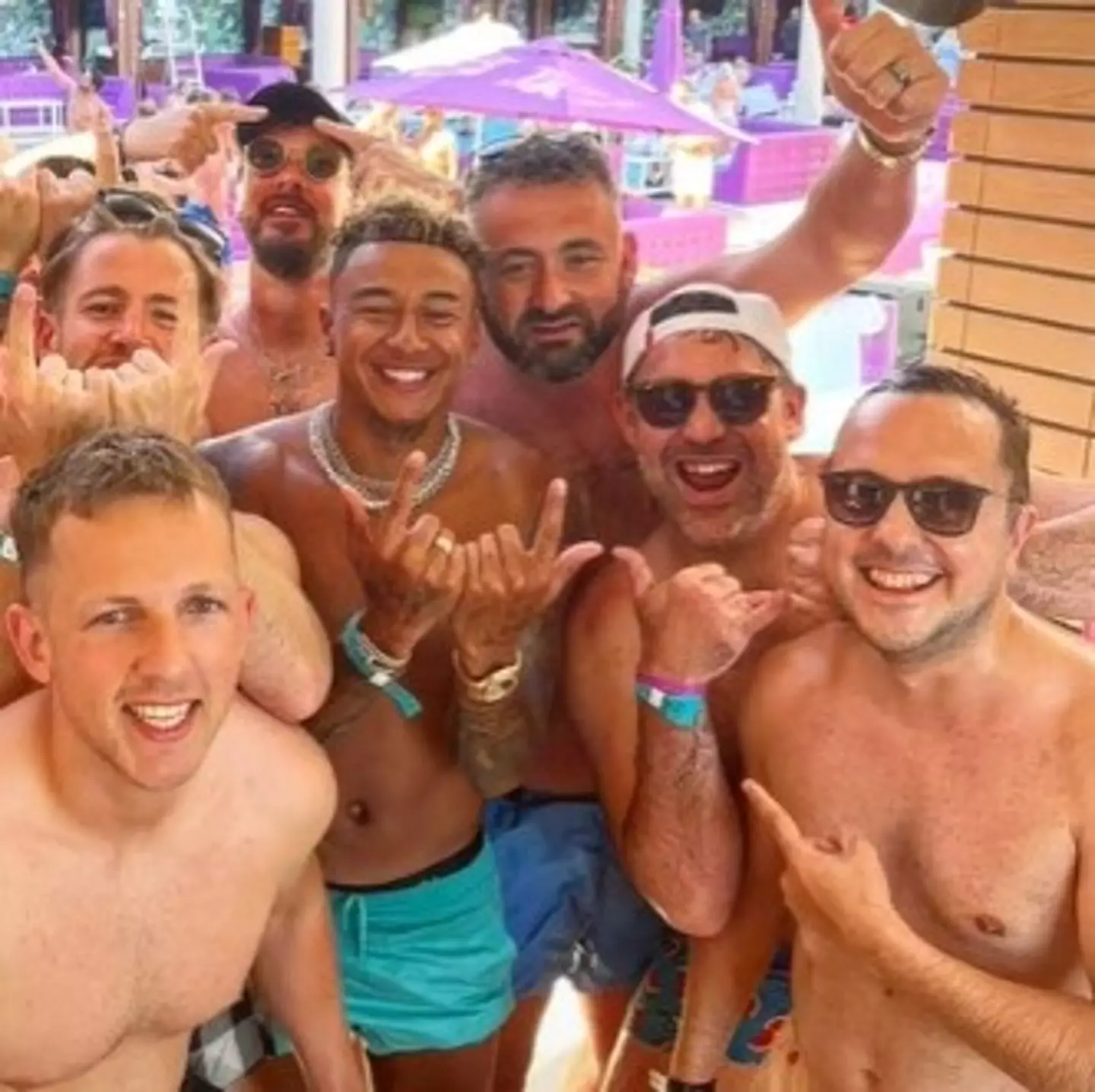 Jesse Lingard poses with fans in Las Vegas (TikTok: @yougotthis_AL)