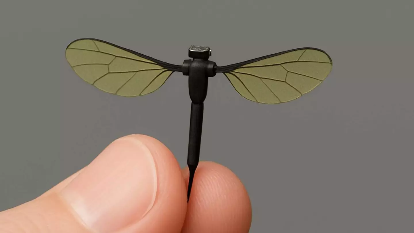 The tiny drone looks like an insect (X)