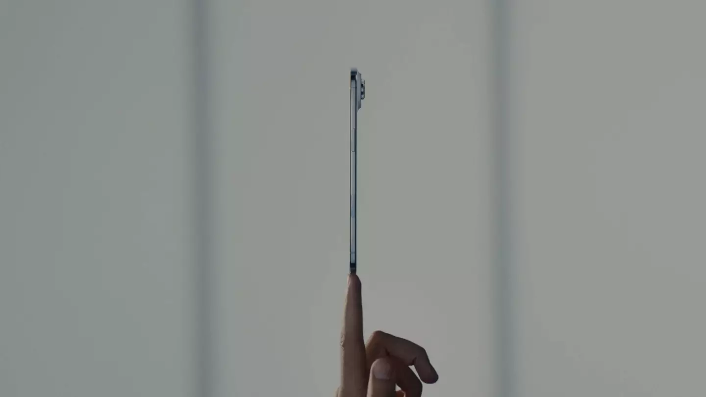Samsung has mocked the lack of foldable iPhones (Apple)