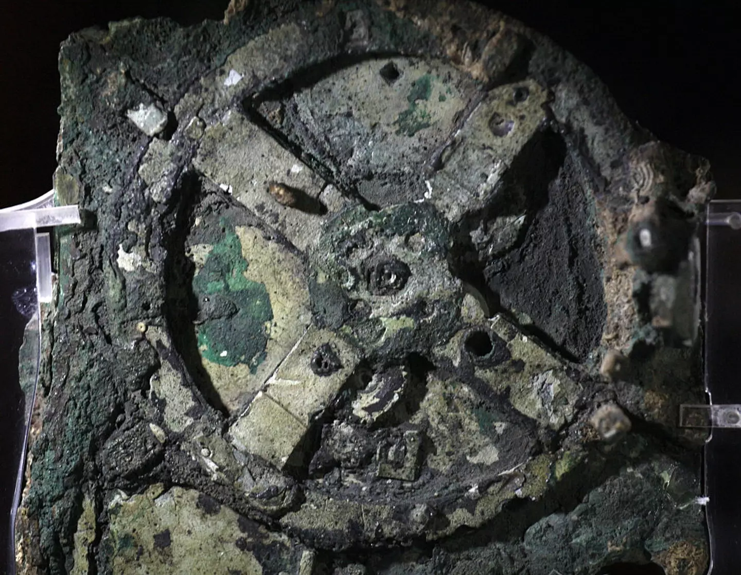 The Antikythera mechanism at the National Archaeological Museum, Athens. (Fine Art Images/Heritage Images/Getty Images)