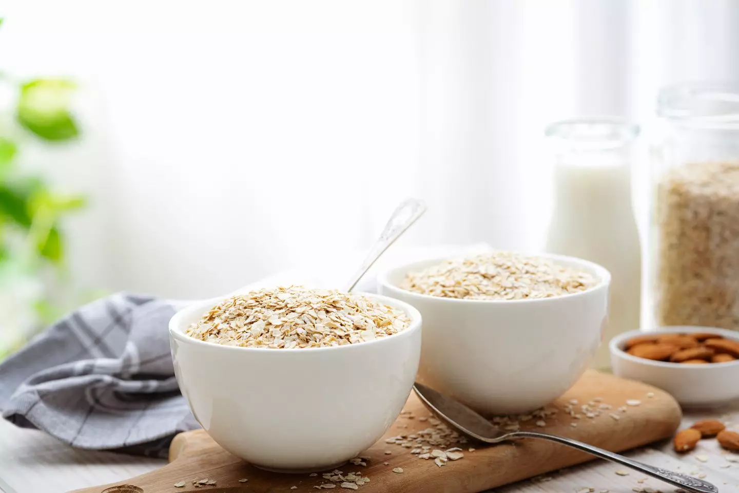 Oats are packed full of fibre (fcafotodigital/Getty)