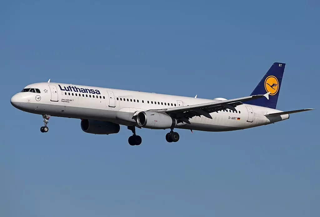 Lufthansa has officially limited power banks on planes (Joan Valls/ Urbanandsport / NurPhoto via Getty Images)