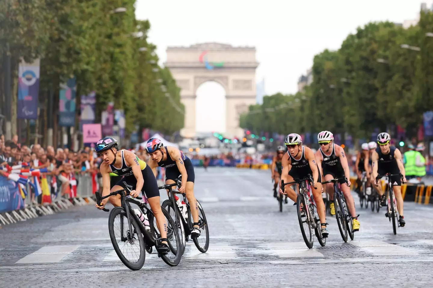 Almost 17,000 athletes will receive a smartphone (Lars Baron/Getty Images)