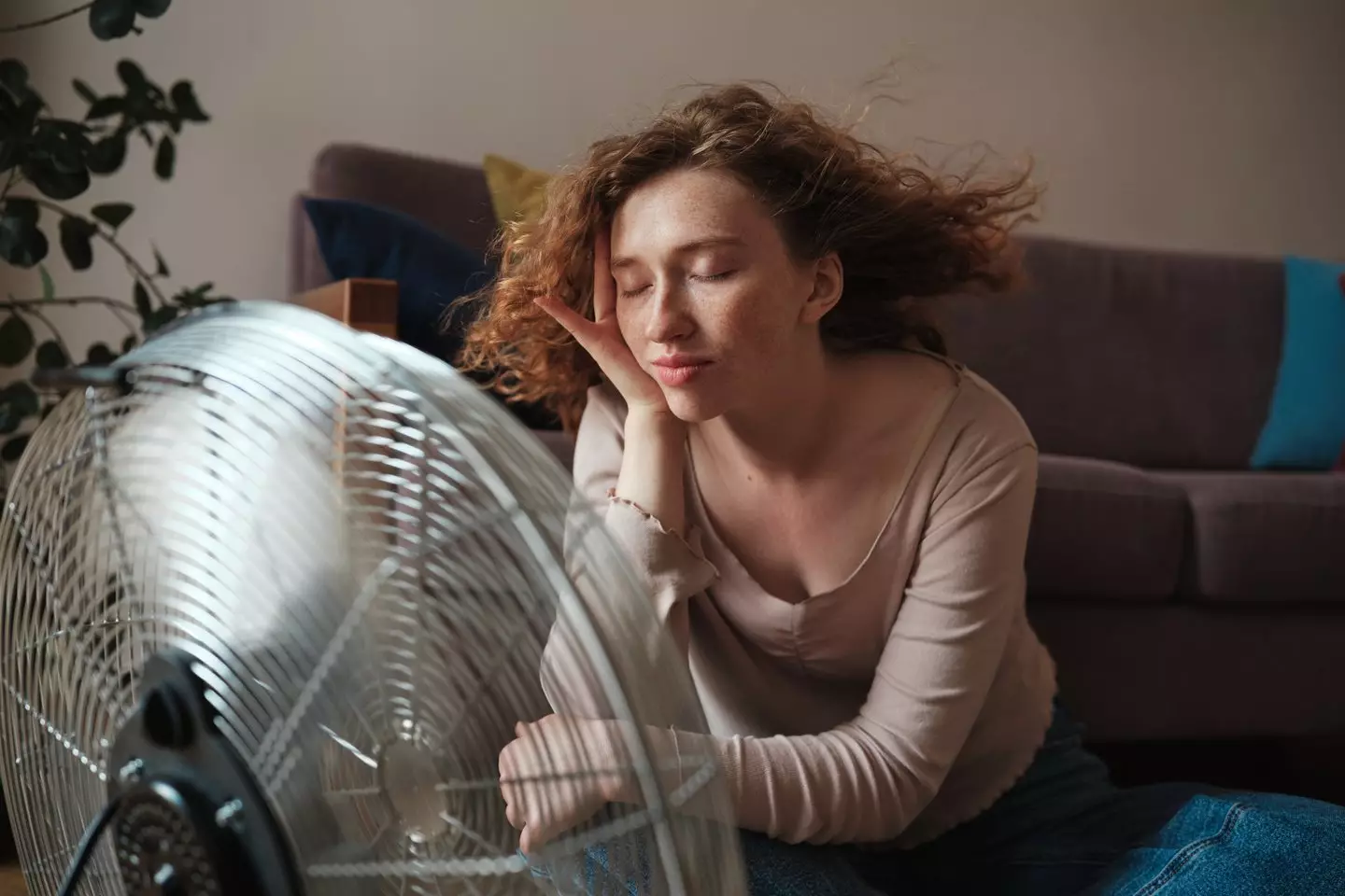 There are safer ways to keep cool during the summer nights (MementoJpeg/Getty)