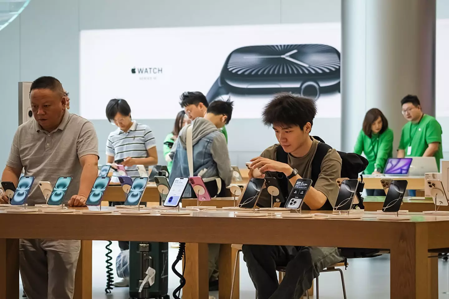 Some users are making the jump from Android to Apple (Cheng Xin/Getty Images)