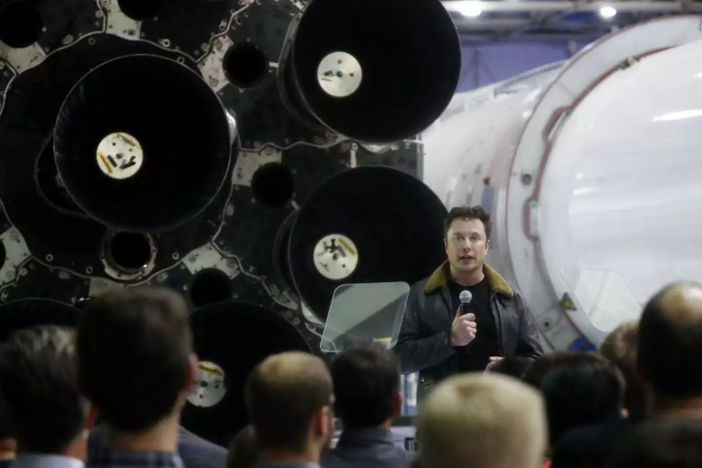 SpaceX graduate role wages can reach up to $100,100 a year depending on your academic level (Mario Tama/Getty Images)