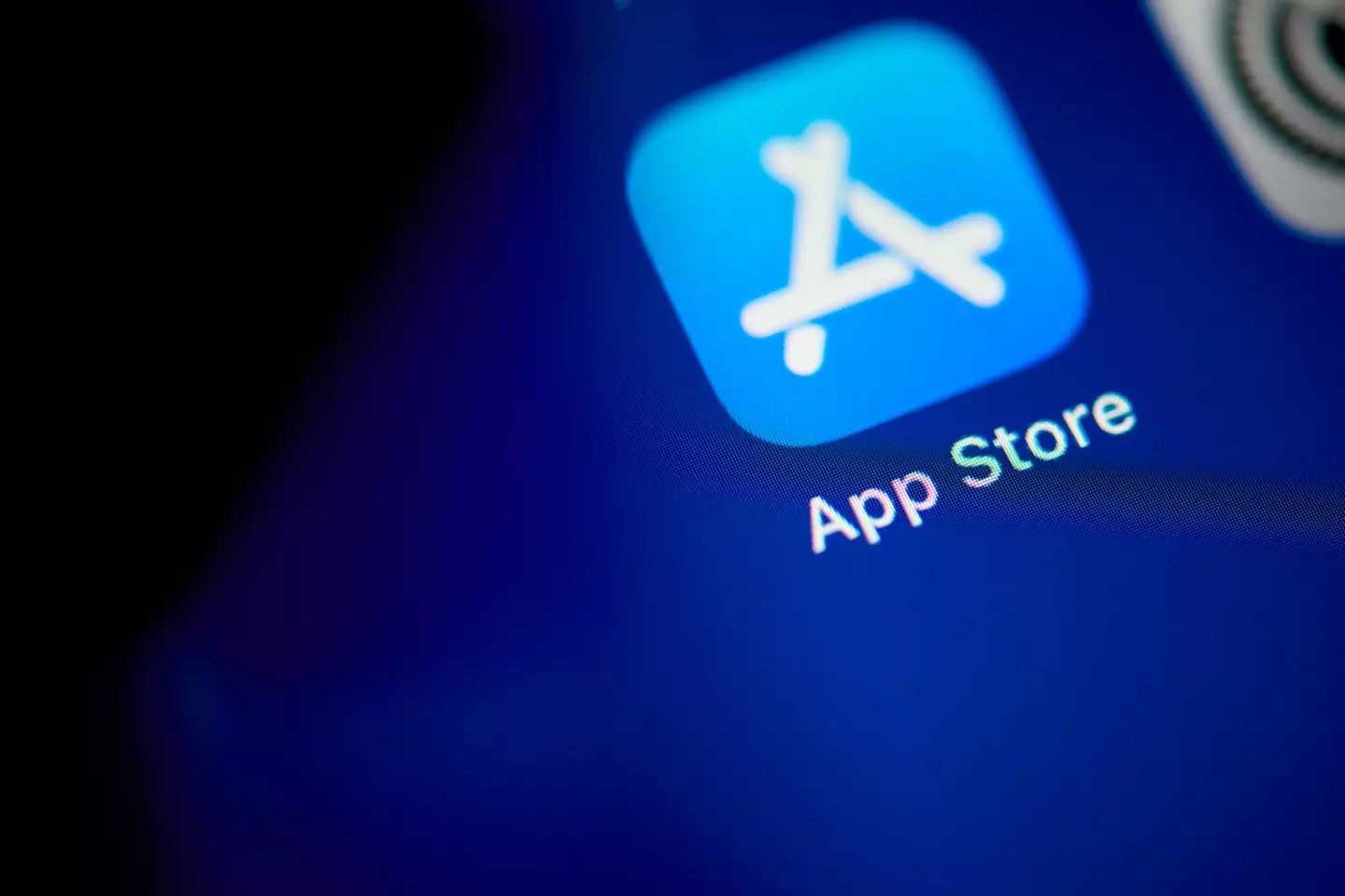Elon Musk threatened Apple with a lawsuit (Gabby Jones/Bloomberg via Getty Images)