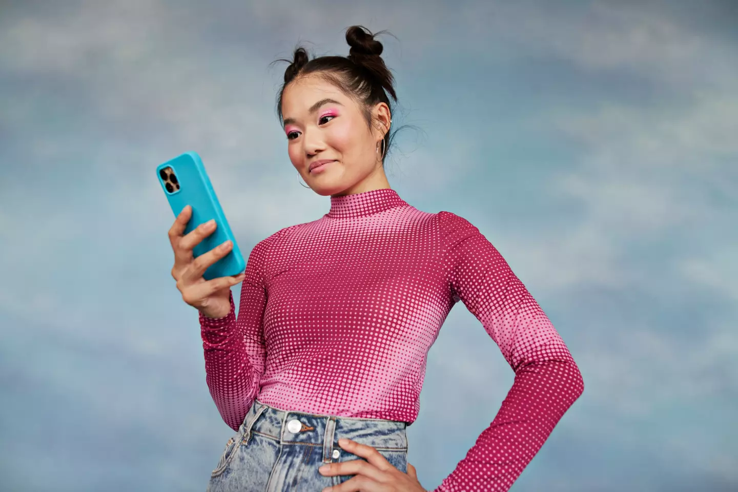'Phone pinky' develops when you spend too much time on your phone (Klaus Vedfelt/Getty)