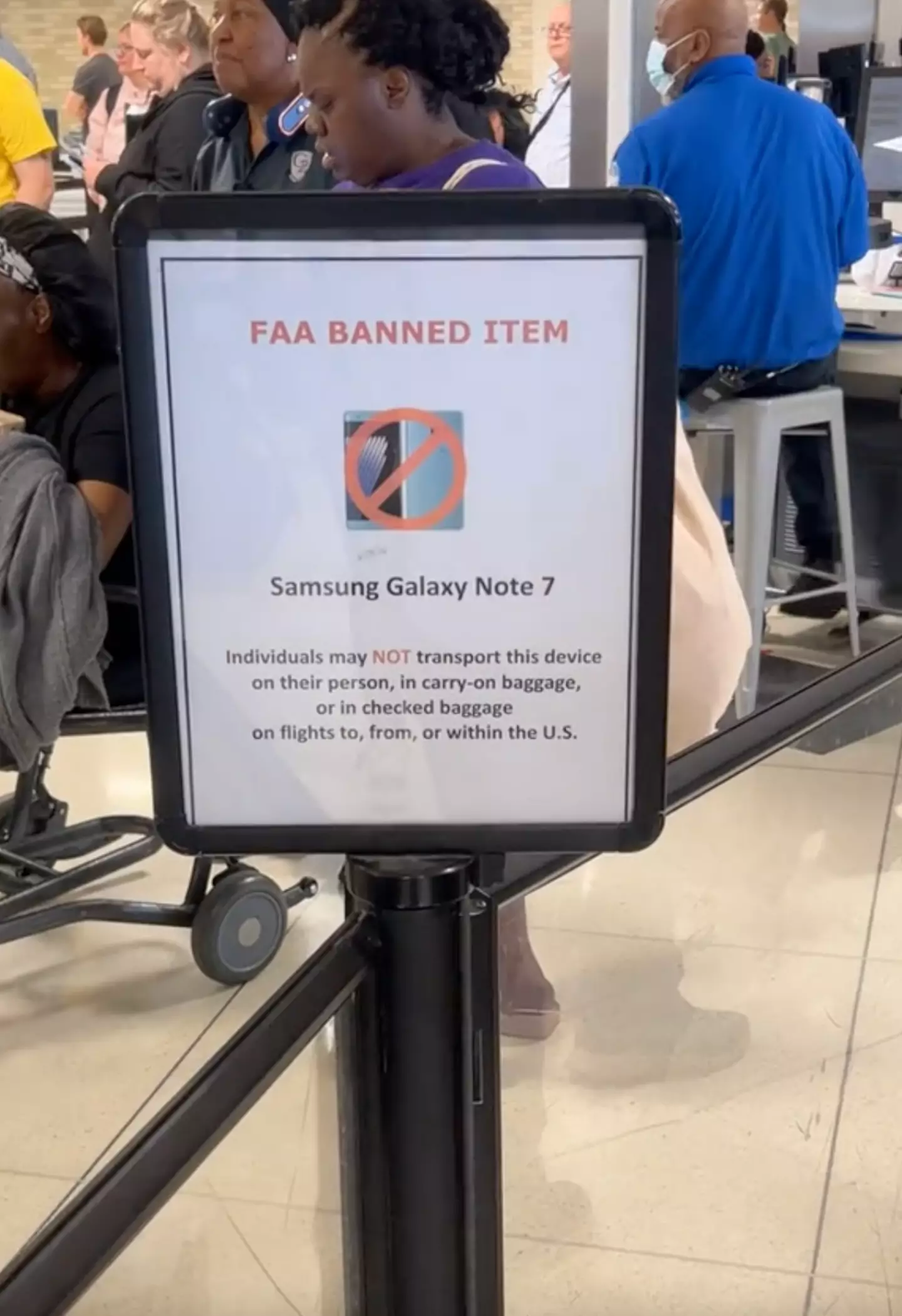 The sign was on display at an airport (TikTok/@malckbro)