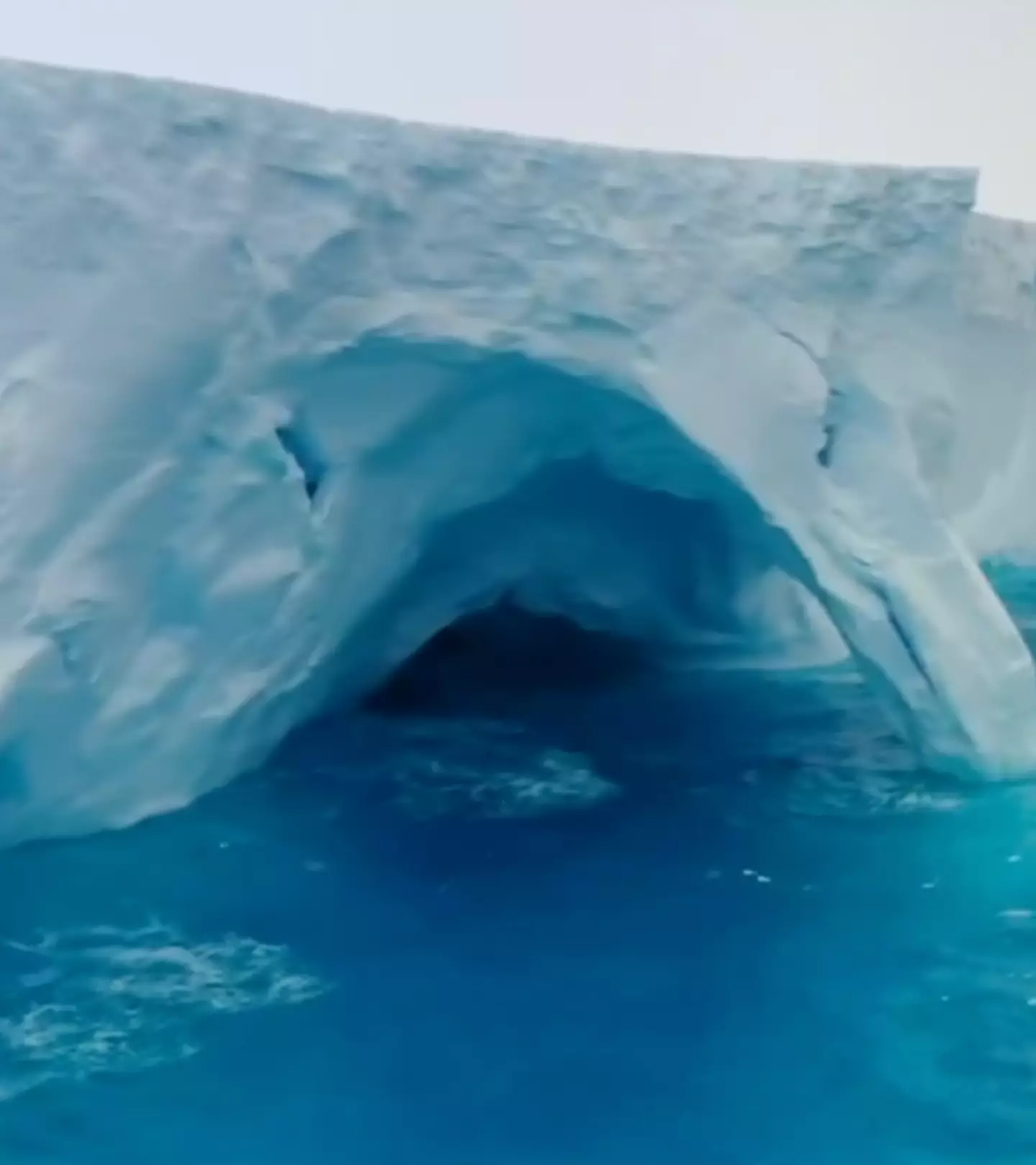 The A23a is stuck spinning and has been for months. (@EYOSExpeditions/X / Ian Strachan via Eyos Expeditions)
