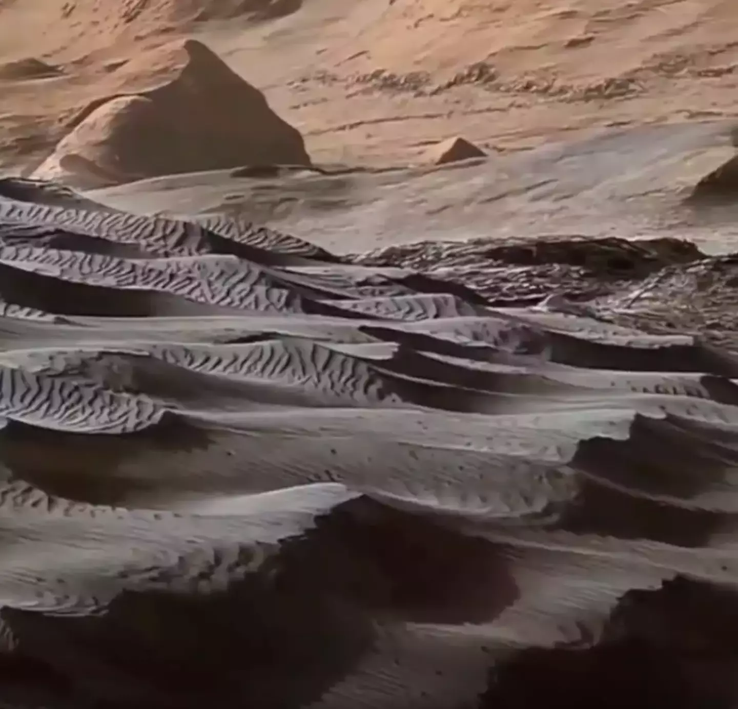 NASA has released footage of the sand dunes on Mars (NASA/JPL-Caltech/MSSS)