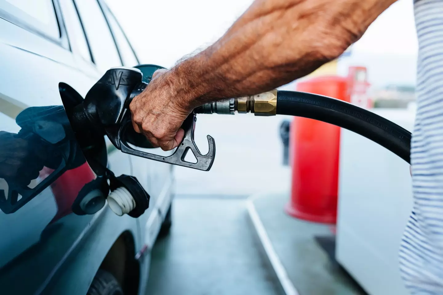 When the tank fills up, the hole becomes covered, stopping the airflow of fuel. (Xavier Lorenzo/Getty)