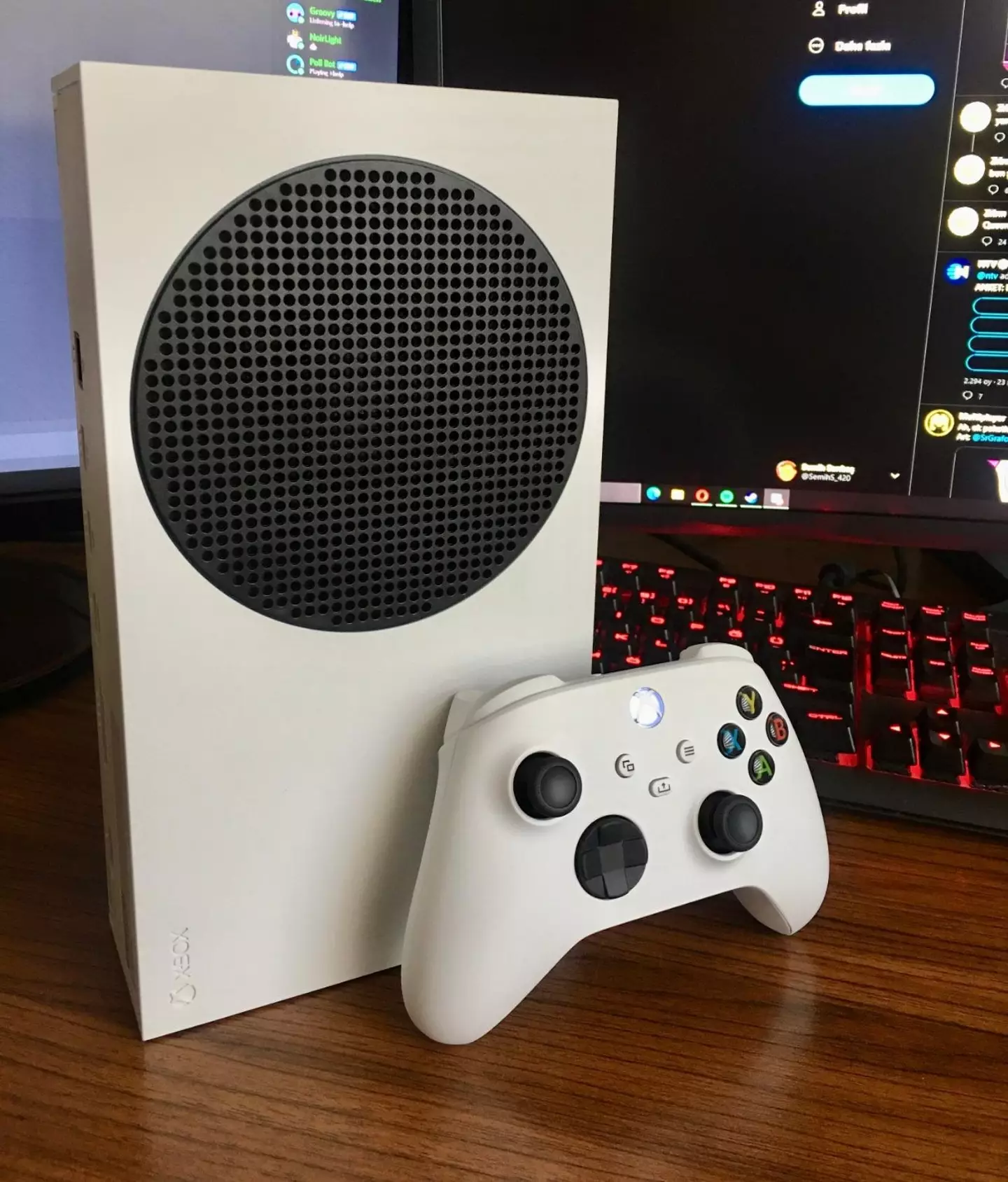 You could trade in an old device to put towards a newer model (Amazon reviews)