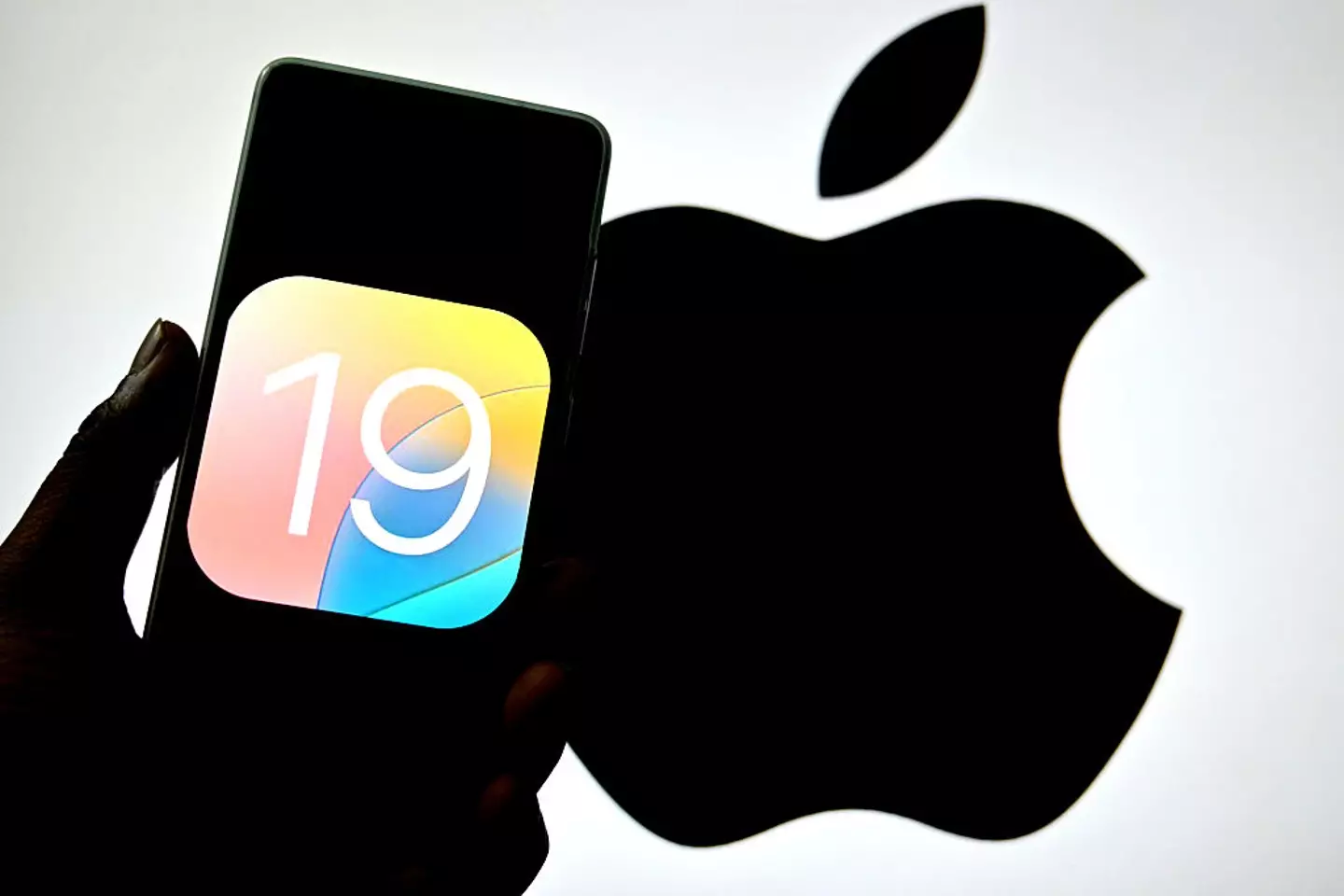 iPhone XS, iPhone XS Max, iPhone XR may not be compatible with iOS 26. (SOPA Images/Contributor/Getty)