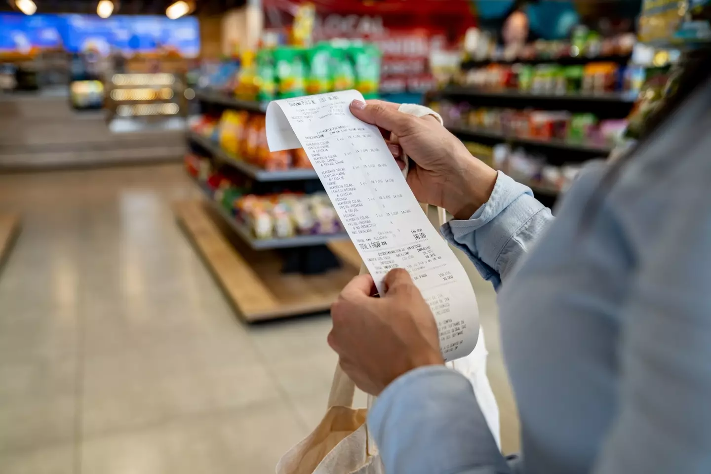 Doctors have issued a health warning to anyone who gets receipts from a store (Hispanolistic/Getty Images)