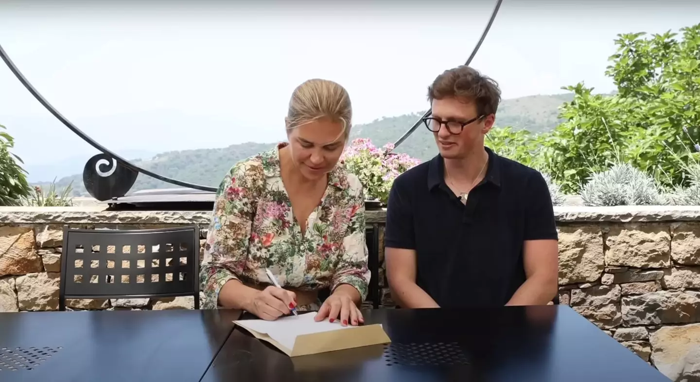 Fosh went to extreme lengths to try and get his refund (YouTube / Max Fosh)