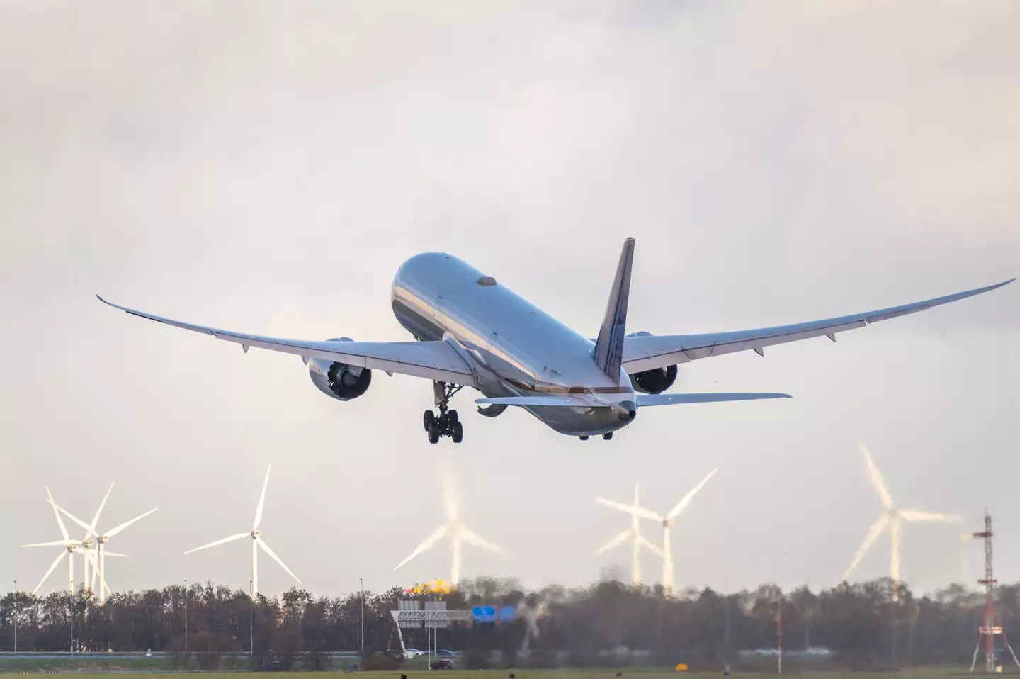There is a little known reason why airplanes suddenly ‘disappear’ from the radar (George Pachantouris/Getty Images)