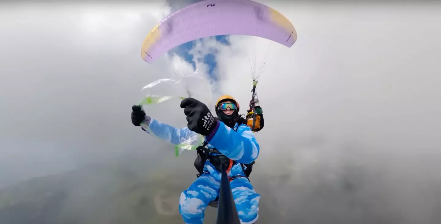 The YouTuber caught a cloud in a bag (YouTube/@ZacAlsop)