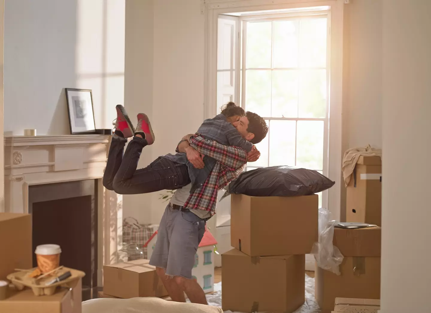 Apparently it isn't big romantic gestures aren't the key to a happy relationship (10'000 Hours/Getty Images)