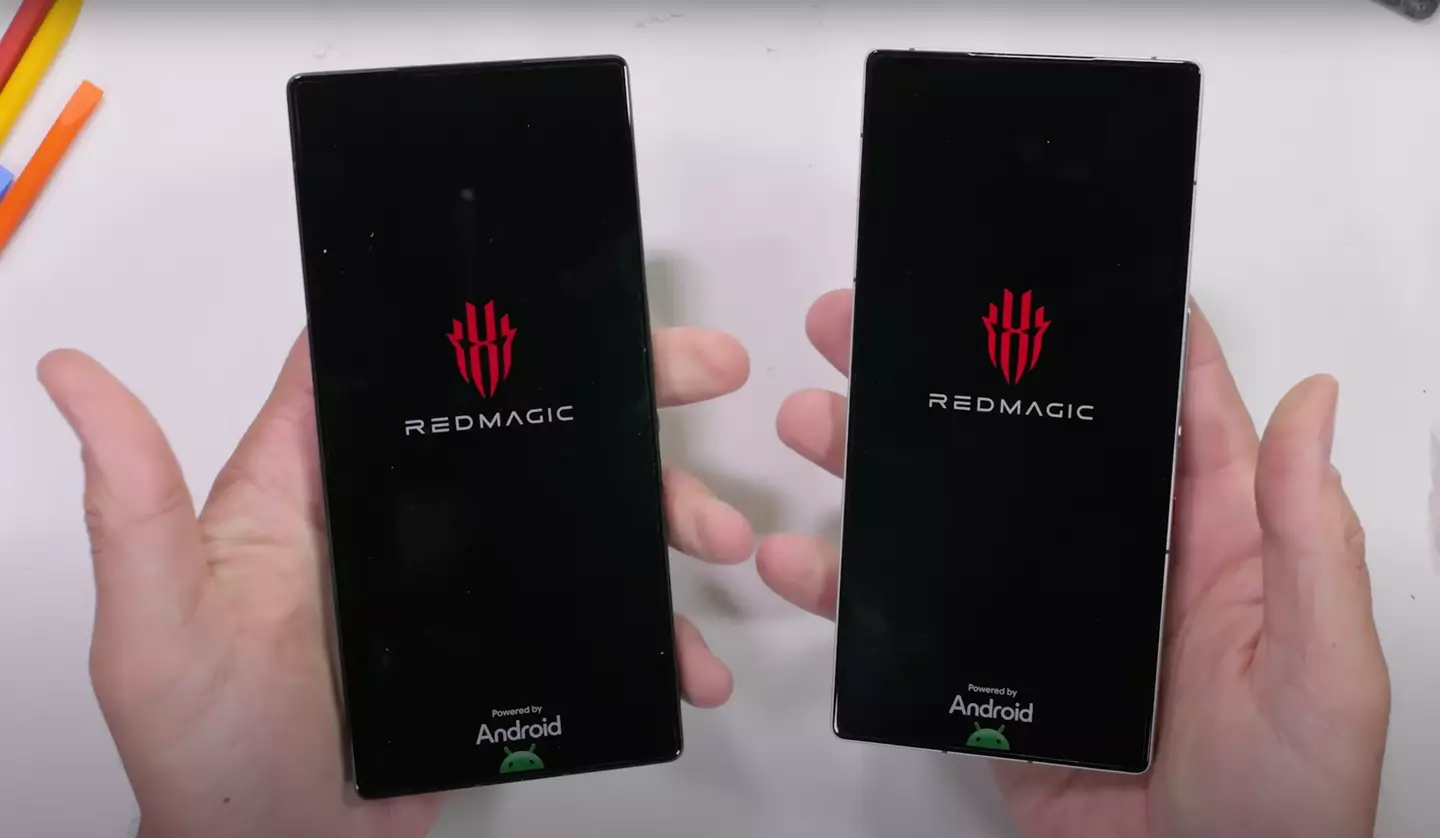 The phone is slated as something from 2040 (YouTube/@JerryRigEverything)