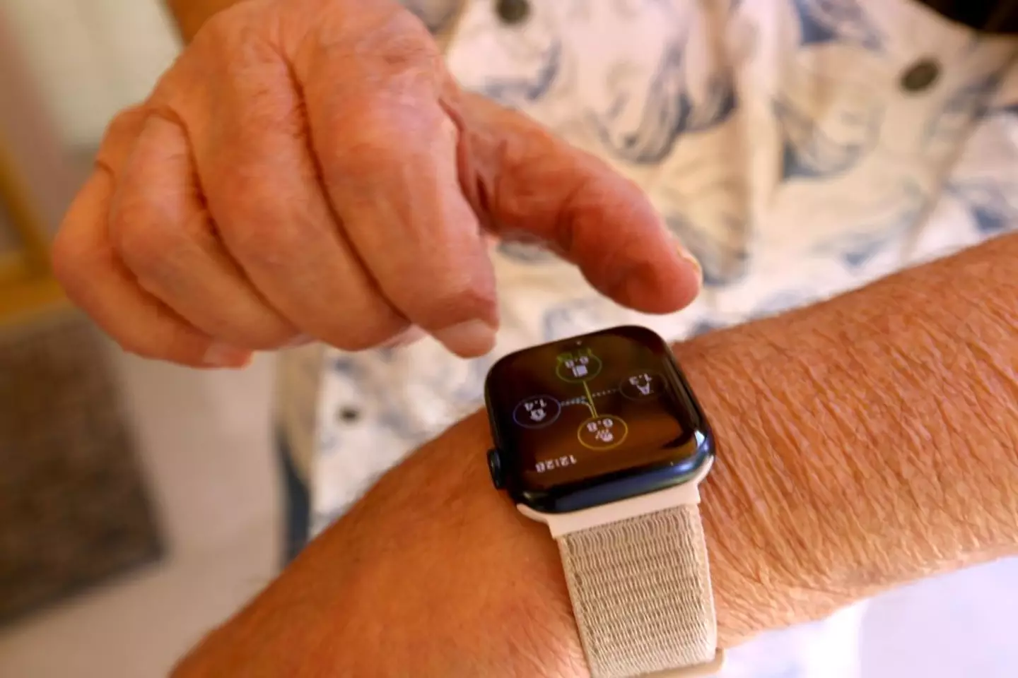 Low Power mode does restrict some health tracking features (Genaro Molina/Los Angeles Times via Getty Images)