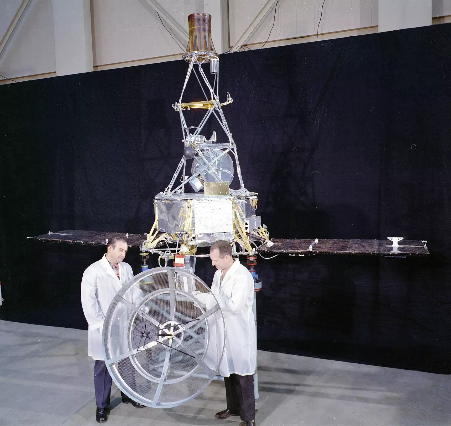 The Mariner 1 being built (NASA/JPL-Caltech)