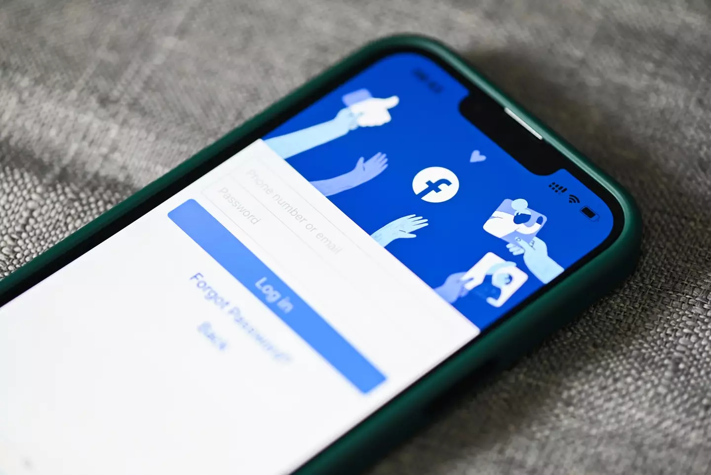 Meta could be quietly scanning your phone's entire camera roll without your consent. (panida wijitpanya/Getty)